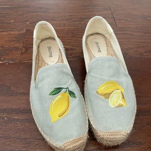 Soludos lemon platform smoking slipper